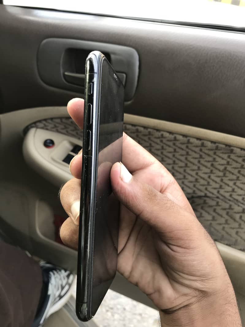 Apple iPhone X 4