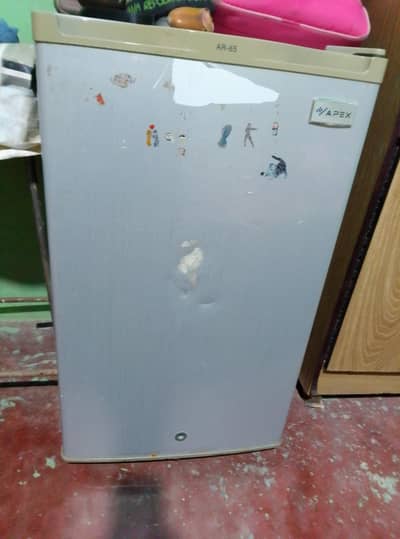 APEX  AR-65.     ROOM FRIGE