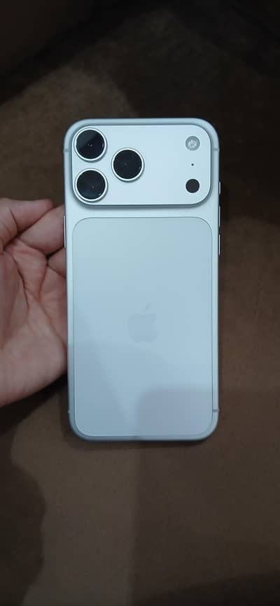 Apple iPhone 17 Pro Max silver