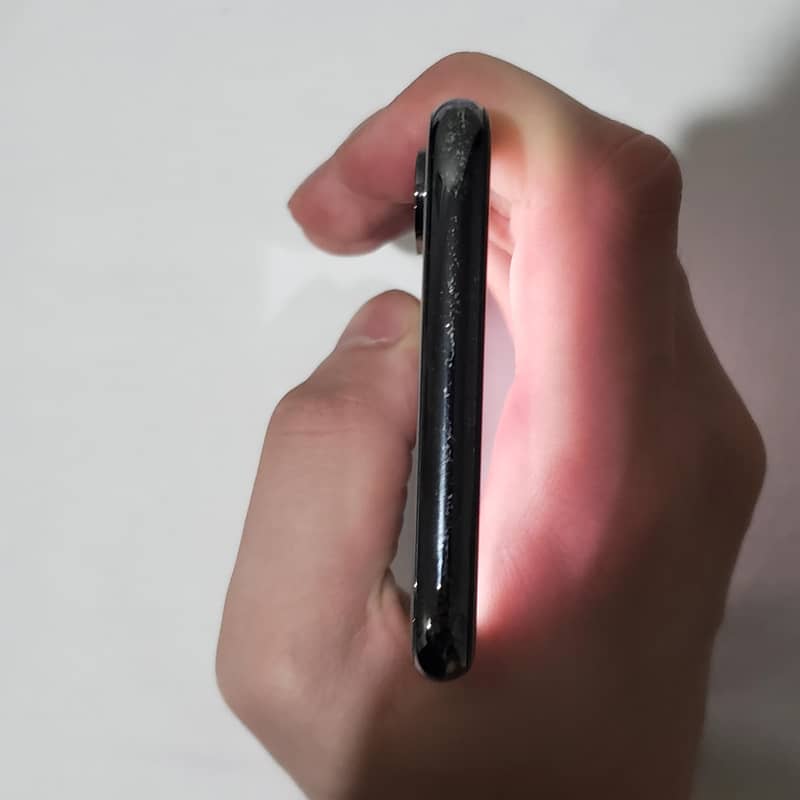 Apple iPhone X 4