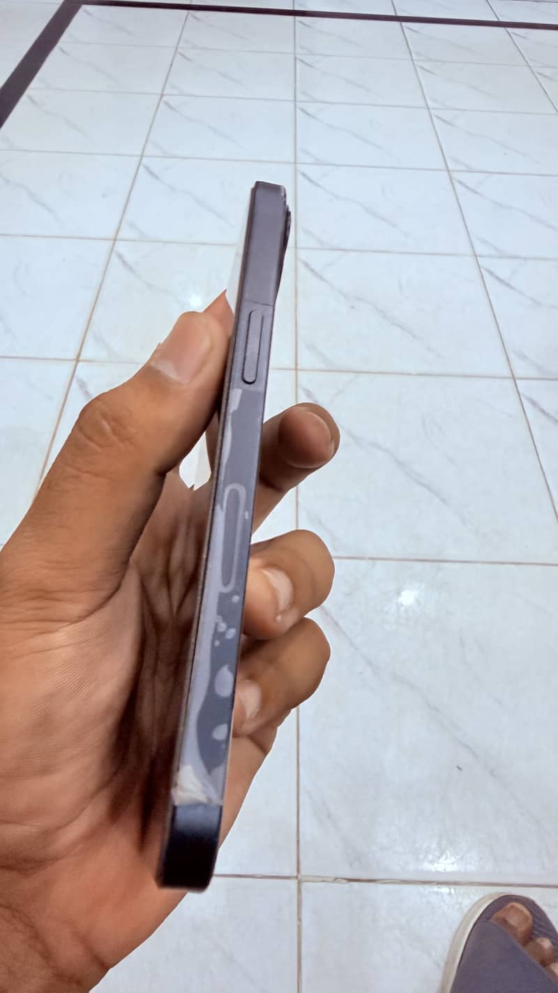 Apple iPhone 13 2