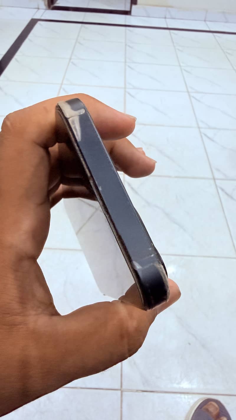 Apple iPhone 13 5