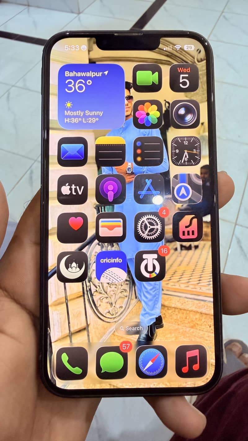 Apple iPhone 13 8