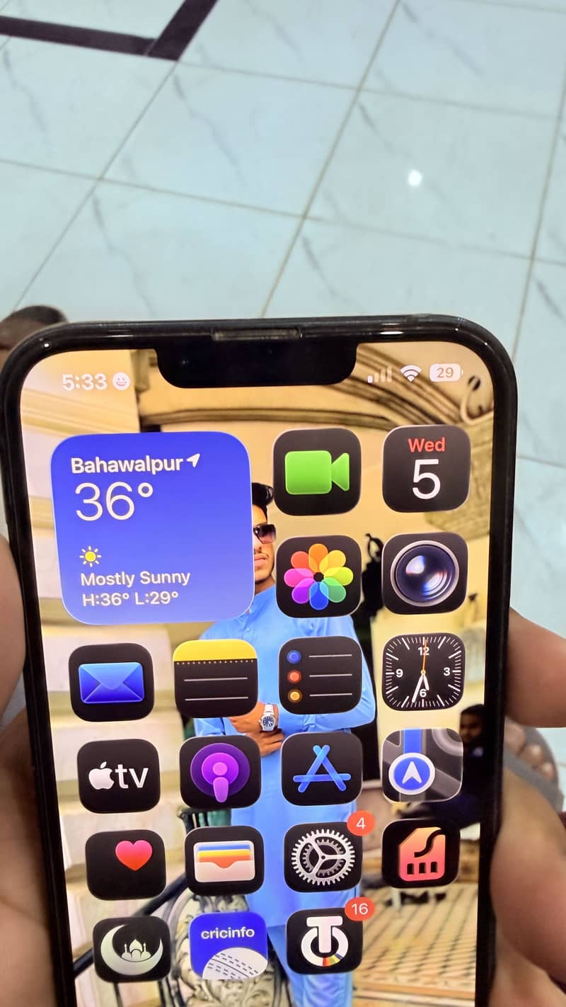 Apple iPhone 13 9