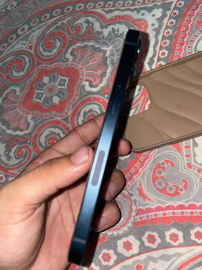 Apple iPhone 13 1