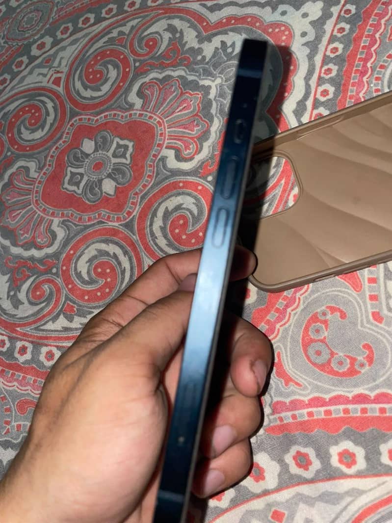 Apple iPhone 13 2