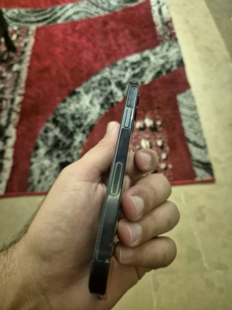 Apple iPhone 12 4