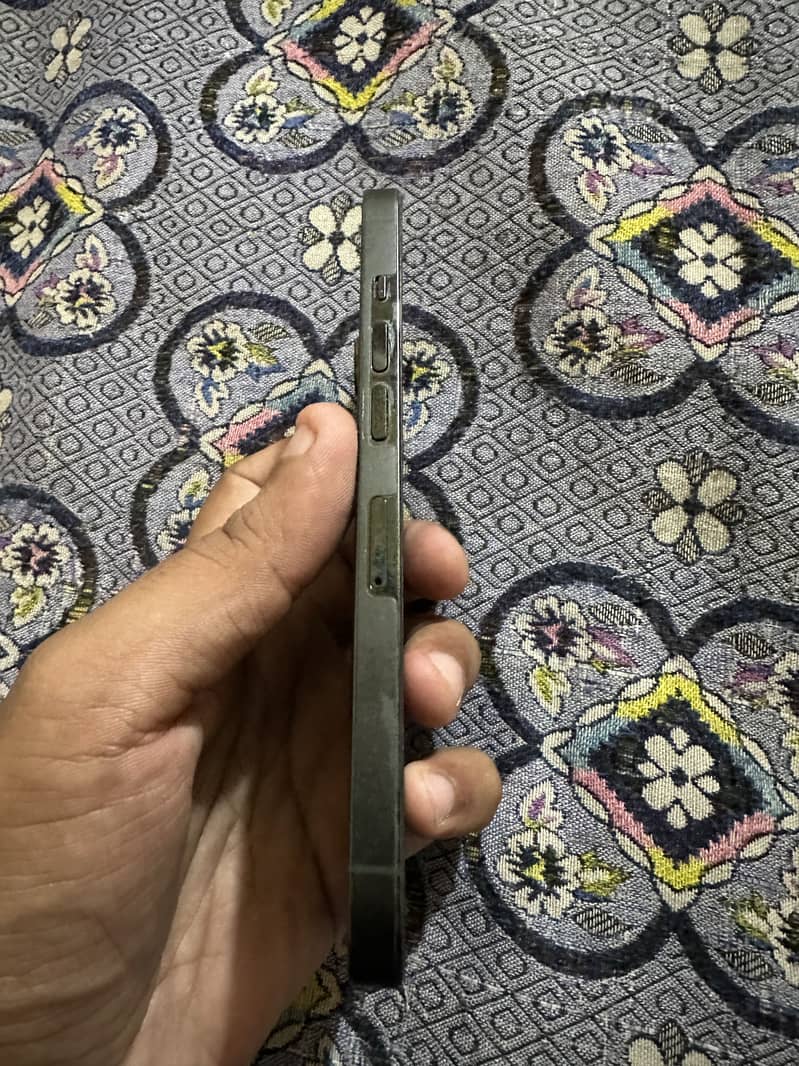 Apple iPhone 13 Pro 2