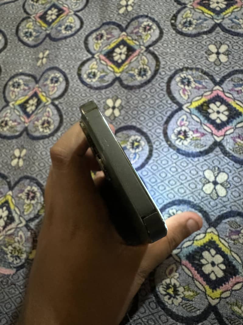 Apple iPhone 13 Pro 4