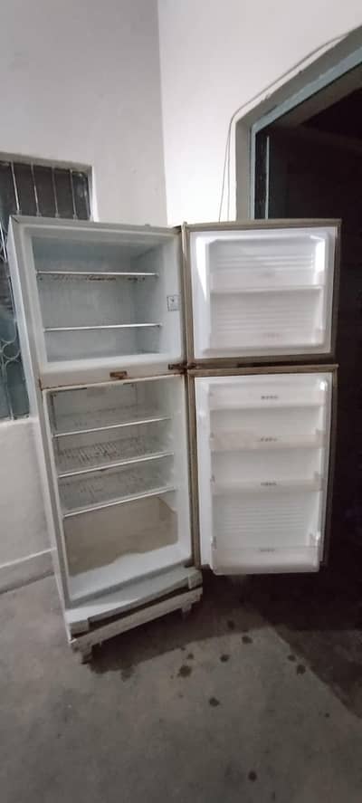 Dawlance fridge good condition 10.8 good looking