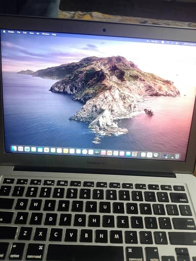 Apple MacBook Air 2017 | Core i5 | 8GB RAM | 13-inch