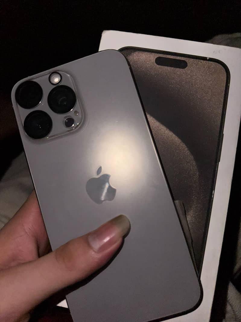 Apple iPhone 15 Pro Max 0