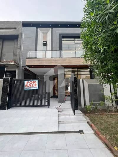 5 MARLA ULTRA MODERN DESIGN HOUSE FOR SALE ON MAIN DOUBLE ROAD
