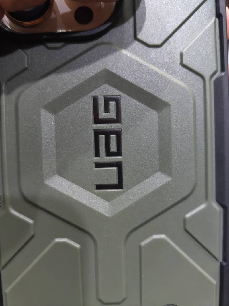 14 pro max uag case 2