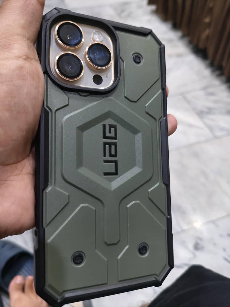 14 pro max uag case 3