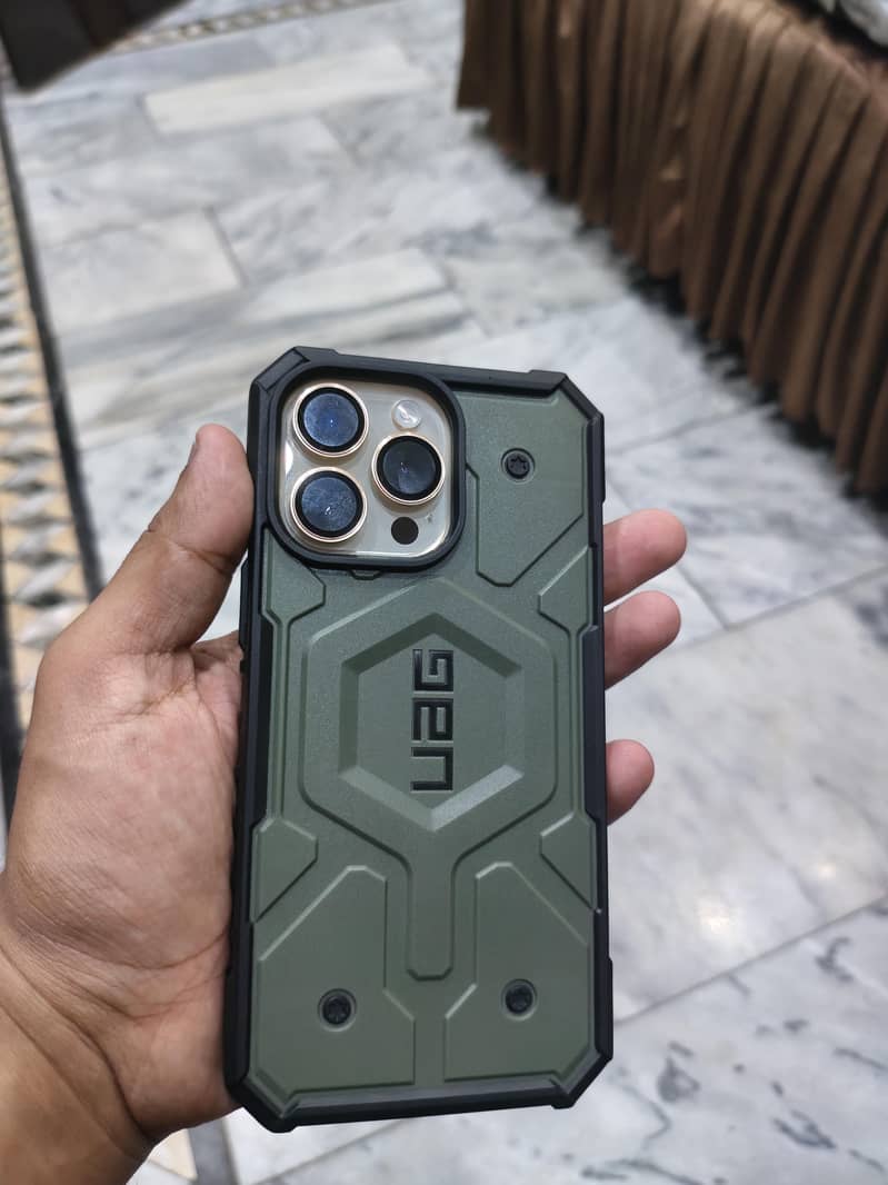 14 pro max uag case 5