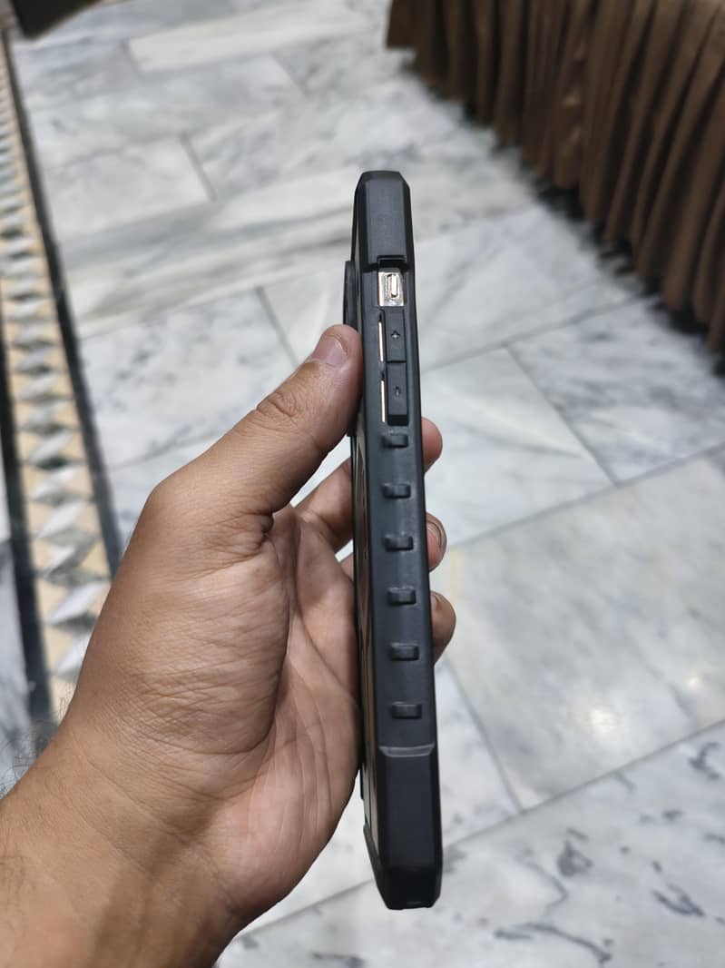 14 pro max uag case 8