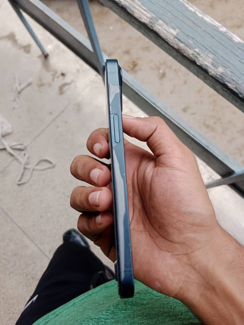 Apple iPhone 13 1