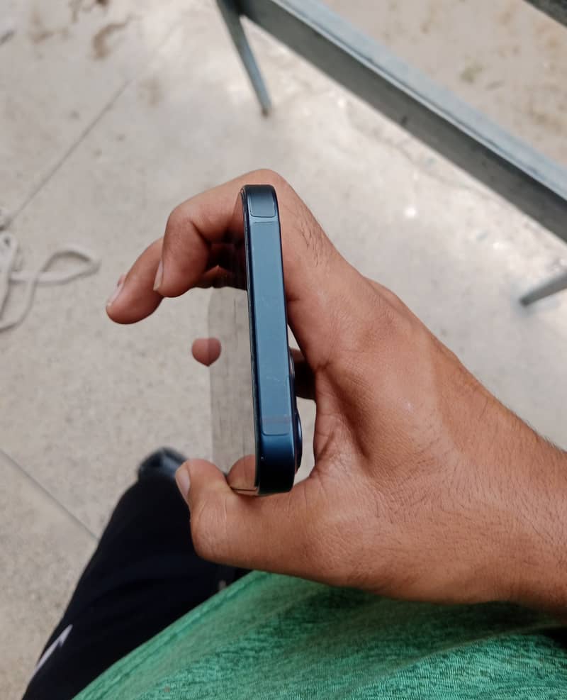 Apple iPhone 13 3
