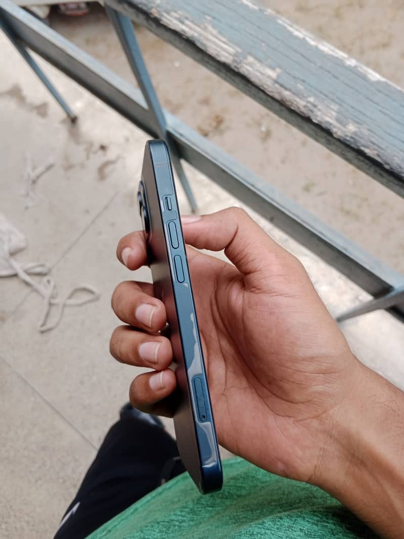 Apple iPhone 13 4
