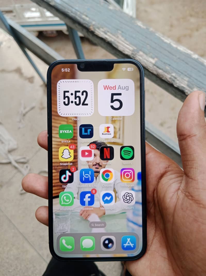 Apple iPhone 13 6