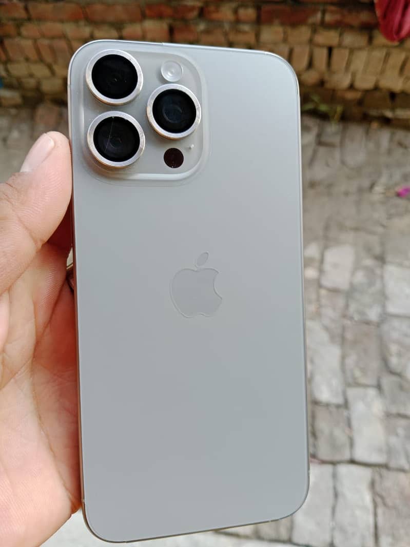 Iphone 15 pro max 3