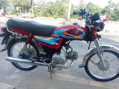 CD 70 2025 model sticker on 2026 wala he