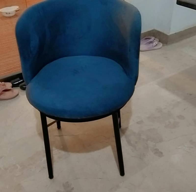 Dining Table with 4 chairs 3