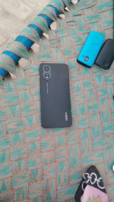 one hand use oppo mobile still looking condition new