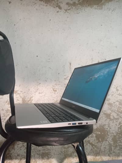 mouse Intel i5 10th gen ( 8 GB ram ) 256 SSD