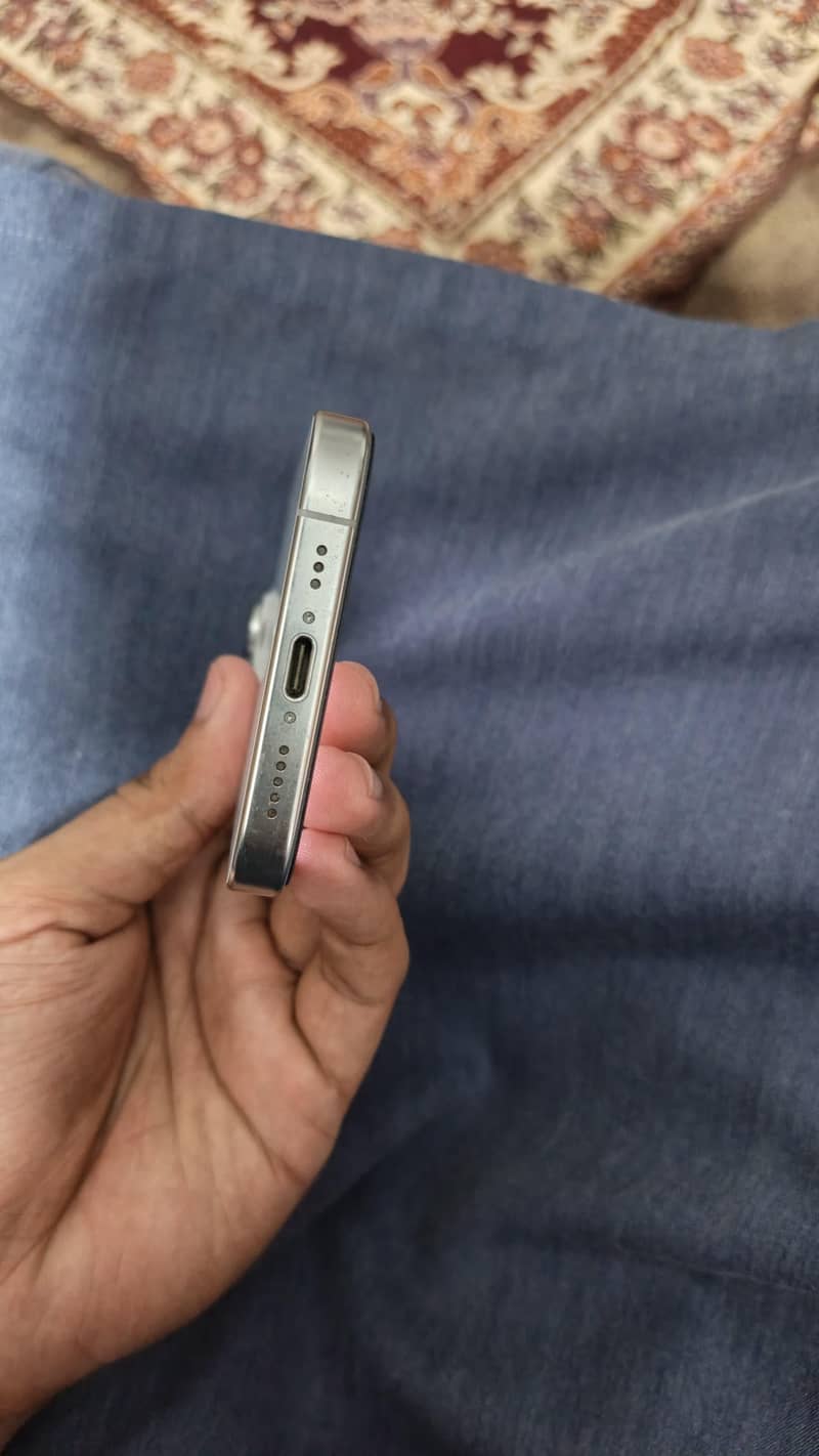 Apple iPhone 16 Pro 0