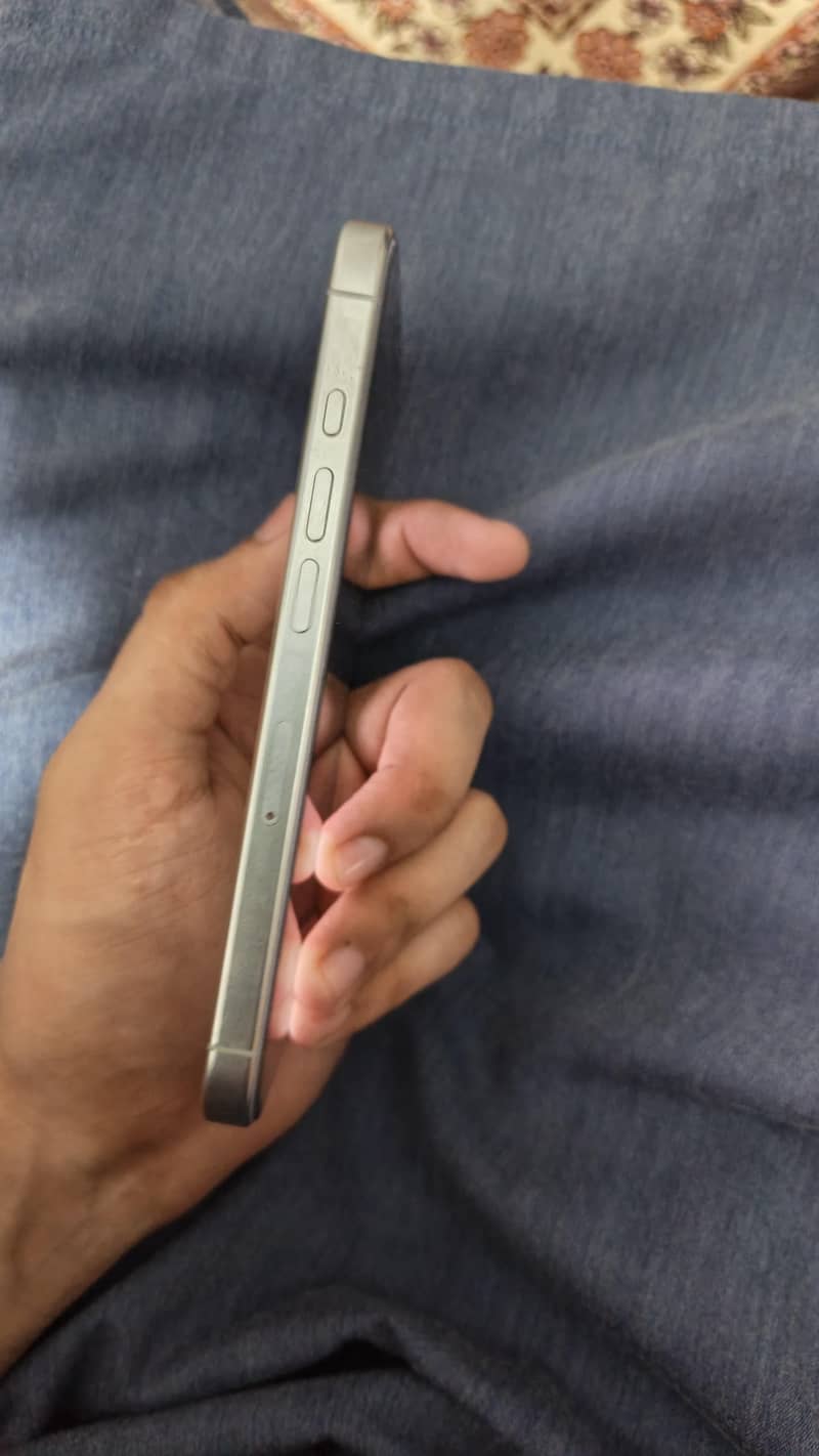 Apple iPhone 16 Pro 2