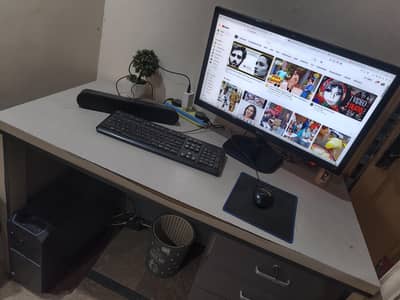 Xeon W-2123 Workstation PC Desktop with 24" LG Monitor