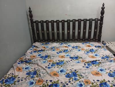 wooden king bed in best condition