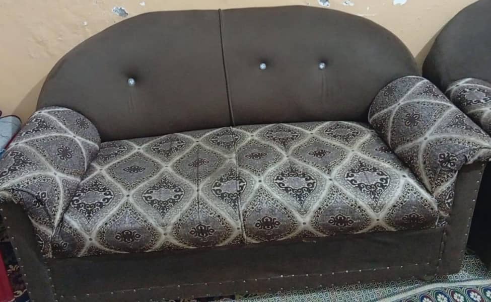 sofa 4 seater 0