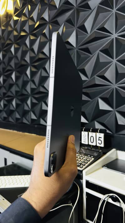 Apple ipad pro m2 6TH Gen 12.9 Inch Sim supported
