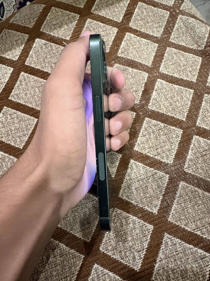 Apple iPhone 13 4
