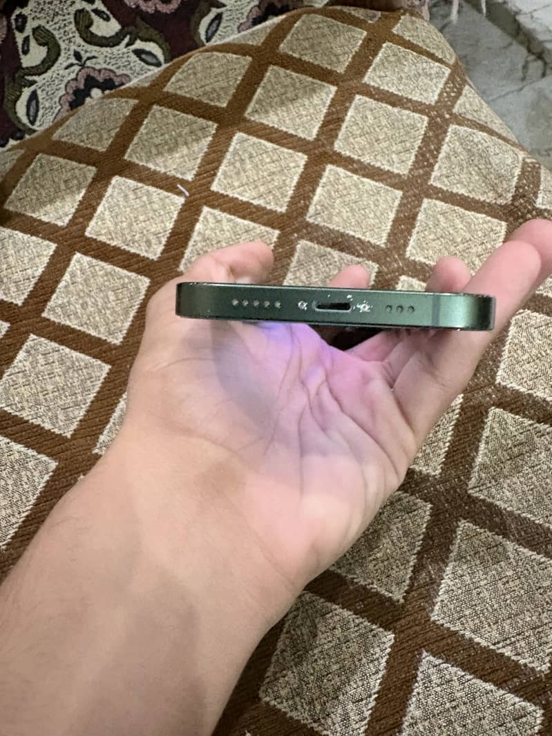 Apple iPhone 13 5