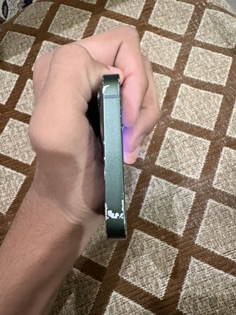 Apple iPhone 13 7