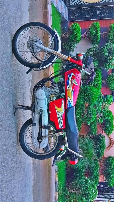 Honda 125 2020 model Red color for sale in Excellent Condition.