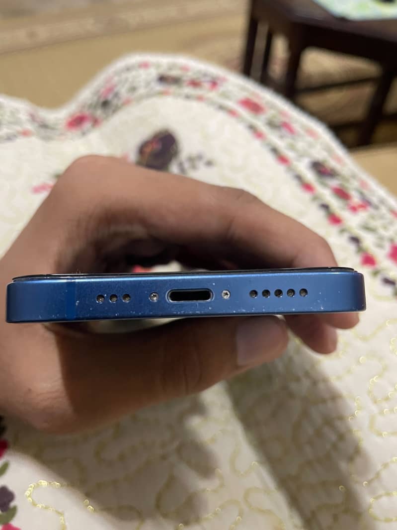 Apple iPhone 13 2