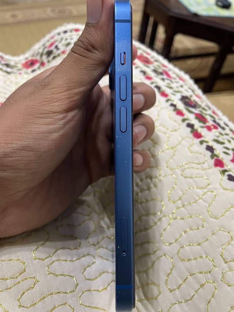 Apple iPhone 13 5