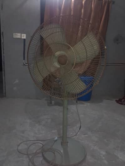 stand fan 10 /10 condition
