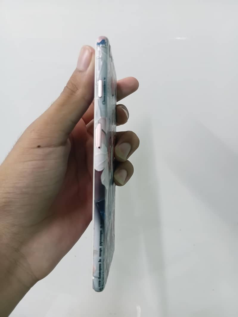 Apple iPhone 6S Plus 4