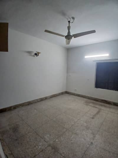 10MARLA UPPER PORTION FOR RENT IN ALLAMA IQBAL TOWN
