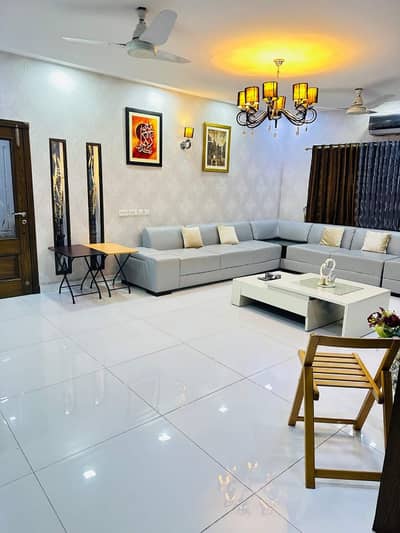 HOT LOCTION TEN MARLA HOUSE AVAILABLE FOR RENT IN DHA PHASE 5 ,