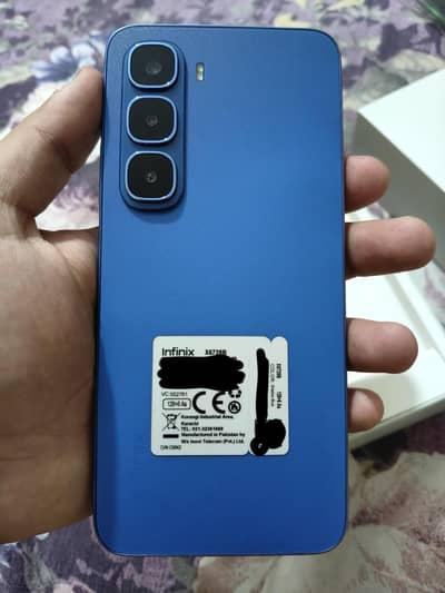 Infinix hot 60i (6/128)