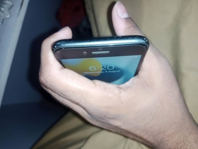 Apple iPhone 7 2