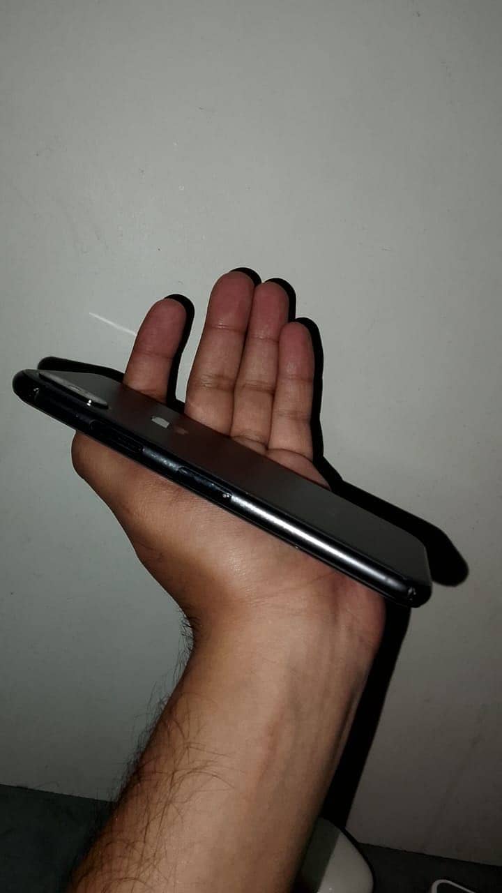 Apple iPhone X 4