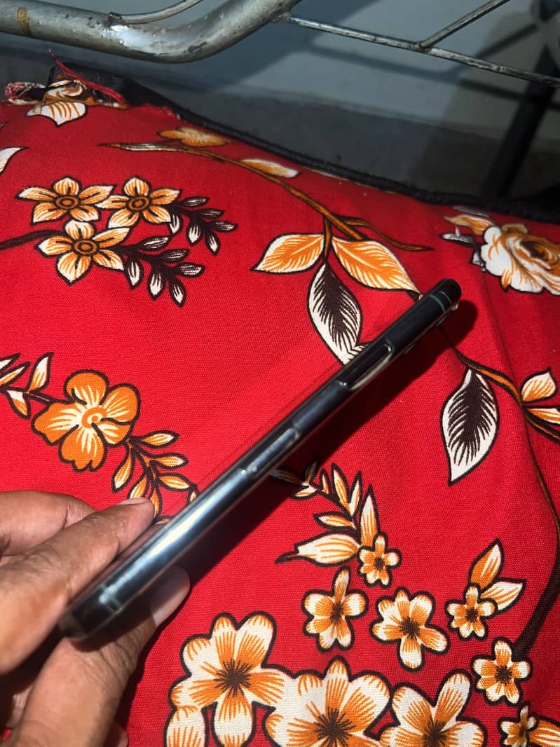 Apple iPhone 11 Pro 3